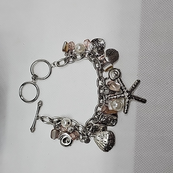 Silver Toned Shell Charm Bracelet With Real Shells - Picture 2 of 8